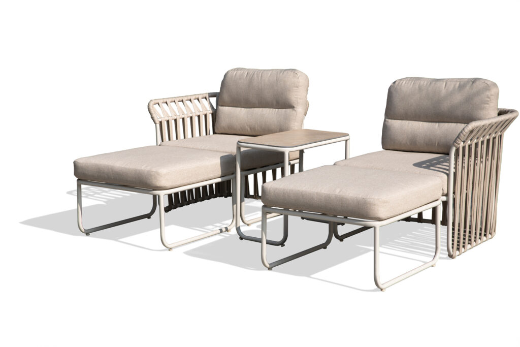 outdoor lounge furniture